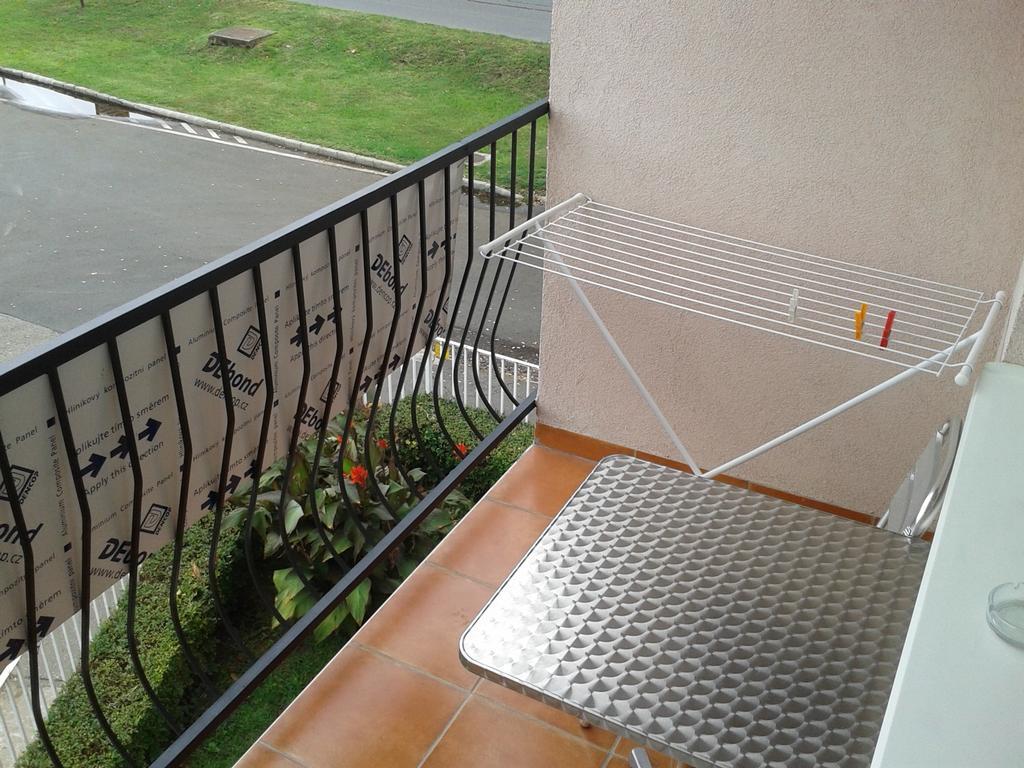 فندق Hajdúszoboszlóفي  Deak Vendeghaz Apartman الغرفة الصورة