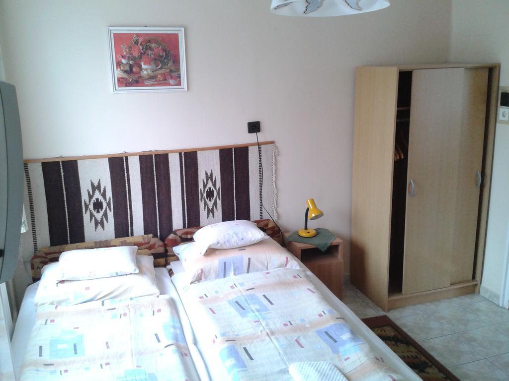 فندق Hajdúszoboszlóفي  Deak Vendeghaz Apartman الغرفة الصورة
