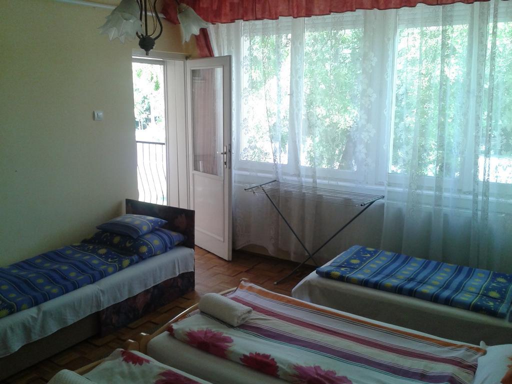 فندق Hajdúszoboszlóفي  Deak Vendeghaz Apartman الغرفة الصورة
