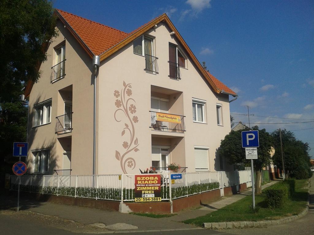 فندق Hajdúszoboszlóفي  Deak Vendeghaz Apartman المظهر الخارجي الصورة