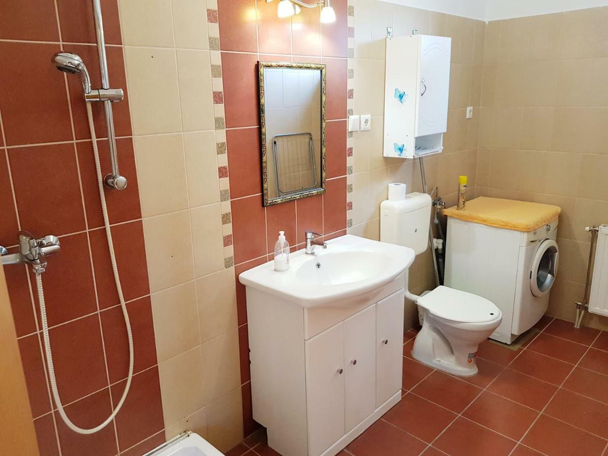 فندق Hajdúszoboszlóفي  Deak Vendeghaz Apartman المظهر الخارجي الصورة
