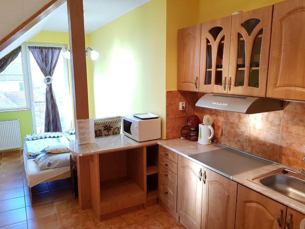 فندق Hajdúszoboszlóفي  Deak Vendeghaz Apartman المظهر الخارجي الصورة